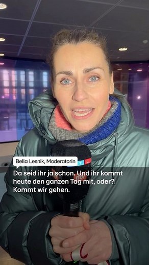 RTL Exclusiv | RTL on Instagram: "Wir haben unsere Moderatorin Bella Lesnik von Exclusiv einen Tag lang begleitet. Alle spannenden Einblicke könnt ihr in unserer kleinen Reihe “Ein Tag mit Bella Lesnik” über unseren Account verfolgen. Um wie viel Uhr startet so ein Arbeitstag von Bella? Wie bereitet sie sich vor? Und wer schreibt eigentlich ihre Moderationstexte? Das und einiges mehr zeigen wir euch hier in unserem Part 1. Viel Spaß beim Zuschauen. 😍"