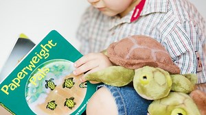 Join author Karol Wight as she reads Paperweight Pals! Explore shapes, colors, and numbers through 10 paperweights from The Corning Museum of Glass collection in this fun children's book. #OperationReadAloud #ReadWithMe | Corning Museum of Glass