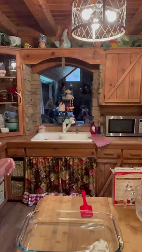 Cream cheese bars .Hope you enjoy this ole recipe. ❤️Nan .1 box cake mix ,1 stk butter 1 egg mix well and spread in 9x 13 baking dish . In a separate bowl combine 1 -8oz cream cheese ,4 c powdered sugar ,2 eggs .beat real good and pour over cake layer . Bake 300 about 40 minutes . | Farm Cooking with Nan