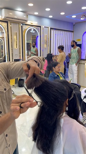Layer hair cut 💇‍♀️ #youtubeshorts #growthmindset #mjnailsart #foryou #like #supercreator #hair