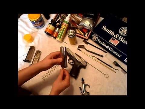Smith & Wesson SD9 (Breakdown & Clean)