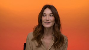 128K views · 1K reactions | Carla Bruni s'est prêtée au jeu de notre nouvelle série “Iconic” et nous parle des personnalités qui ont compté dans sa vie | Vogue France | Facebook
