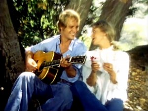 28K views · 1.2K reactions | SILVER LADY - DAVID SOUL Canción de 1977 del actor y cantante británico estadounidense David Soul ( David Richard Solberg ). Escrita por Tony Macaulay y Geoff Stephens para el álbum Playing To An Audience Of One y lanzada como sencillo junto al tema Rider. Llegó al número 1 en la lista de éxitos del Reino Unido. En 2014 volvió a entrar en listas gracias a un spot de televisión. | The songs of my life | Facebook