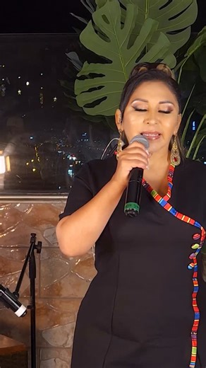 Anita las antiguas!!!!!🗣️ Aquí les va otra de mis primeras canciones “Amar No Es Delito” que tuve el placer de recordar junto a las cuerdas del arpa de mi querido Loli Rubén Solórzano ✨ Revive este concierto acústico con Arpa en mano en mi canal oficial de YouTube 😌 #anitasantivañez #reinadereinas #arpaenmano | Anita Santivañez Oficial