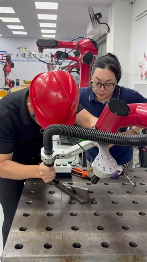 Collaborative welding robot。#weldingrobot #industryrobot #Collaborativerobot#6-axisrobot