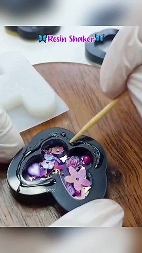 57K views · 585 reactions | Butterfly Resin Shaker 曆 #resinsmallbusiness #resinwithme #ResinForBeginners #resintherapy #resindiy #resinkeychain #smallbusinessbigdreams #resinart #smallbusinesslife #resinshaker #resinbutterfly | Ejoy's Art Space | Facebook
