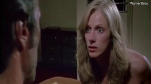 Clint Eastwood and Sondra Locke in The Gauntlet's 1977 film trailer