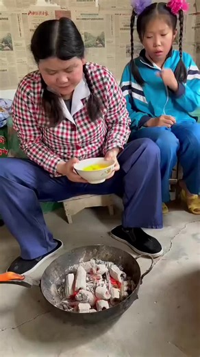 Funny Skit Involving a Shopkeeper and Customers