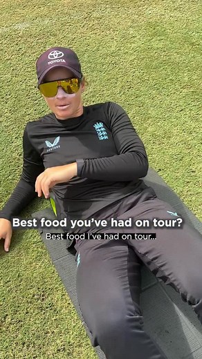 Garlic naans all round 😂 | England Cricket