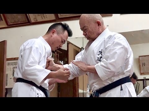 接近戦で激しく打ち合う沖縄空手の稽古法 Punch training within close distance【Okinawa Karate】