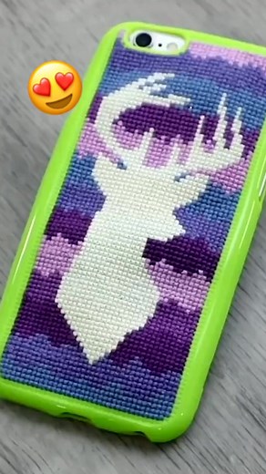 Want to make your own phone case? This is the diy for you! 🙌🏼 #learnontiktok #howto #fyp #foryou #diy #hack #viral #art #artist