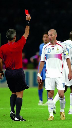 Qui a reçu le plus de cartons rouges de l'histoire ? 🟥 #footballculture #tiktokacademie #football