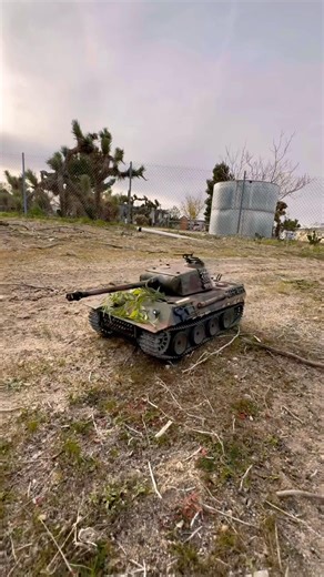 Rc panther tank 1/16 scale rc tank driving on dirt #kaibuilds #bollens #panther￼￼