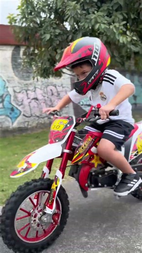 #colombia #motorcycle #moto 50cc #sports #topspeed #pilot #videos