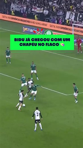 Drible fino do Matheus Bidu pra incendiar a torcida! 🔥🏃‍♂️⚽ ➡️ Assista à íntegra da transmissão do #BrasileirãoNaRECORD em R7.com. O link está na bio. #PortalR7 #R7 #DesimpedidosNoR7