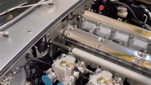 Power! Can you #keepup with a restomod straight six E-type, fitted with countless upgrades including electronic fuel injection designed with heritage finish, disrupting the road now the look. Enquire about your bespoke package this week! #etypeuk #etypeukshowroom #etypeukrestoration #newstock #newcars #classiccartrend #series1 #coupe #jaguaretype #etypejaguar #jaguar #etype #classicjaguar #jaguaretype #jaguarforsale #carsofinstagram #classiccarspotting #classiccaroftheday #classiccarsdaily #carp