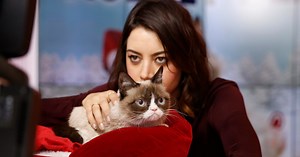 Aubrey Plaza Mourns The Death Of Grumpy Cat