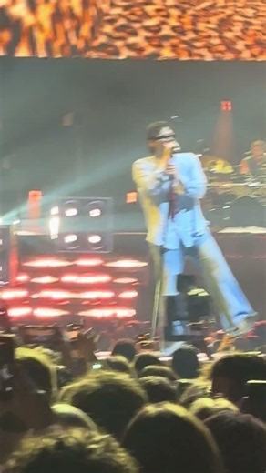 5 seconds of summer band live in Amsterdam performance #concert #arena energetic performance