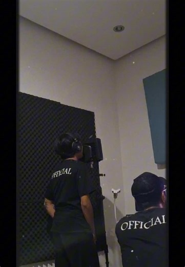 Process recording single kedua “beli sing ngidang” - Band’Star Bali. Stay tuned guyss akan segera release🤩🤪 #recordingstudio #belisingngidang #single2 #lagubali #lagubaliviral #fypp #xyzbcafypシ #musisibali #gitarisbali