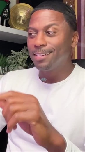 Dr. Bobby Price - Detox Specialist on Instagram: "Peace and Blessings 🌿 Next time you’re in the mirror, stick out your tongue. If you see a white coating, your body may be dealing with yeast overgrowth. It’s like a check engine light, don’t ignore it! Check yourself and take action early. Learn the signs in my book, Vegucation Over Medication. Click the link in bio to support your healing naturally. Click the link in bio. .... #HealthyChoices #DetoxLife #DoctorHolistic #DrBobbyPrice"