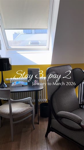 OK stop scrolling, this is your sign to book Vienna. ✋✨ ➡️ Stay 3 nights, pay for 2! From January to March in our Salon and Selektion rooms only. Imagine three nights of slow mornings, long shower, late check outs and “let’s just have one more drink” at LVDWIG Bar… and you only pay for two of them. #hotelbeethovenwien #stay3pay2 #vienna