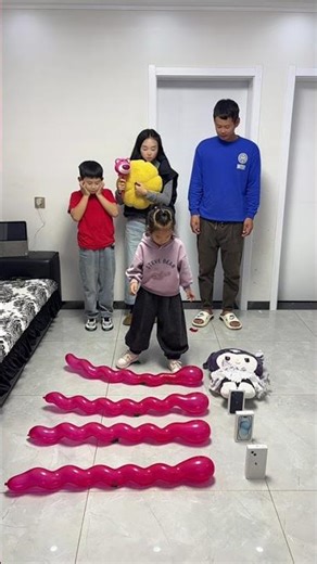 家庭版踩气球挑战Family Balloon Stomping Challenge #孩子就是拿来玩的 #funny #骗你生娃系列