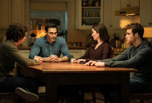 Superman & Lois: Clark's Secret Struggle Takes Center Stage In Final Episodes (Exclusive Sneak Peek) - TVLine