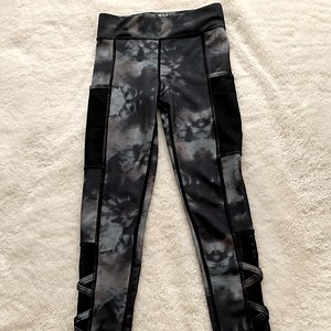 These are leggings in the size 6 for girls kids