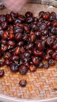 Go to the field to dig up water chestnuts and make a water chestnut cake, a purely natural delight!