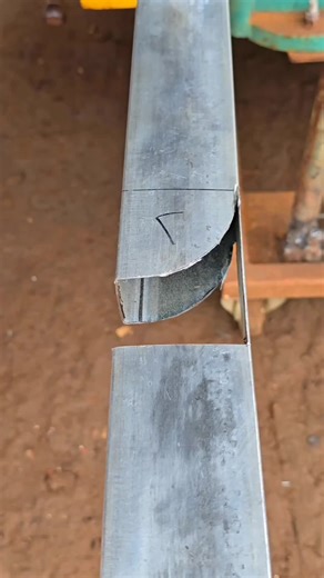 Corte de tubo cuadrado: ángulo curvado de 45 grados