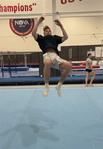 Football player ahh backflip . . #backflip #football #fy