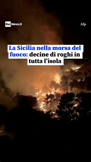 Ancora in corso l'emergenza incendi che da giorni sta coinvolgendo l'intera Sicilia con roghi estesi su varie zone. La Protezione Civile regionale ha diramato il massimo livello di allerta, non solo per quanto riguarda gli incendi, ma anche per le diffuse ondate di calore e scirocco che - insieme alla mano di alcuni piromani - stanno contribuendo ad alimentare le fiamme, rendendo difficili le operazioni di contrasto da parte dei Vigili del Fuoco, del Corpo forestale della Regione e della stessa 