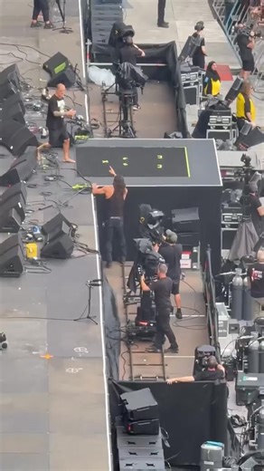 Jason Momoa goes into Pantera mosh pit 🤣🤣🤣 epic moment #backtothebeginning | Andrew Bettencourt