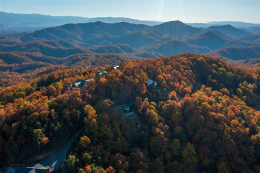Nestled high above Gatlinburg, this luxury mountain cabin offers breathtaking views, modern elegance, and cozy comfort — perfect for your next getaway. Imagine sipping coffee as the sun rises over the Smokies or relaxing in the hot tub while the stars sparkle above. 🛠️ We’re putting the final touches on this dream retreat, and bookings are targeted to open the first week of December! 🎄 Plan your Christmas or New Year’s escape now — availability will go fast! Whether it’s a romantic retreat or 
