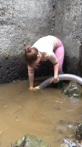 Skills Catch Big Fish, Fishing Technique Used a Pump to Suck Up All The Water Harvesting 100kg Fish #luongthitu #fishing #fishingtechniques | Monkey SoK Ya