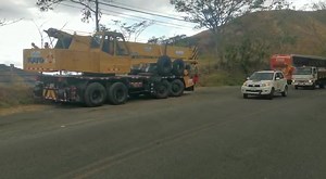 7.6K views · 120 reactions | #EnDesarrollo Comienza a llegar maquinaria de la empresa Procon a Quebrada Honda. Se espera que oficialmente las obras arranquen mañana en este momento esta llegando el equipo y personal para iniciar con las obras del nuevo puente modular y el peatonal. | Entérate Noticias | Facebook