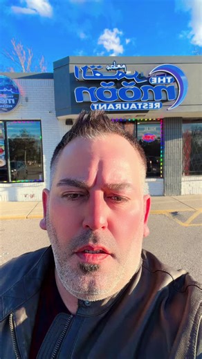 وضاح الغريب في مطعم القمر بمشيكن