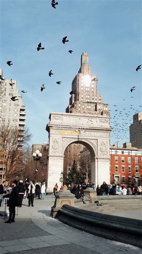 Holiday Vibes on Washington Square Park, NYC | Adrian Hernandez