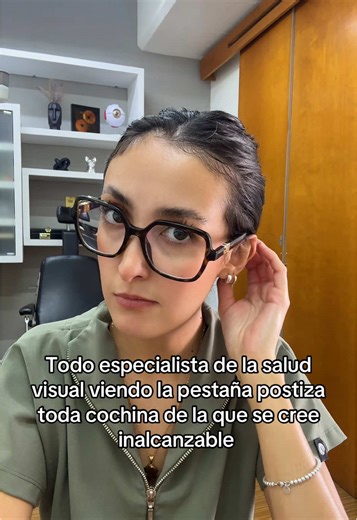 Humor de Optometrista: Escaneo de Pestañas Inalcanzables