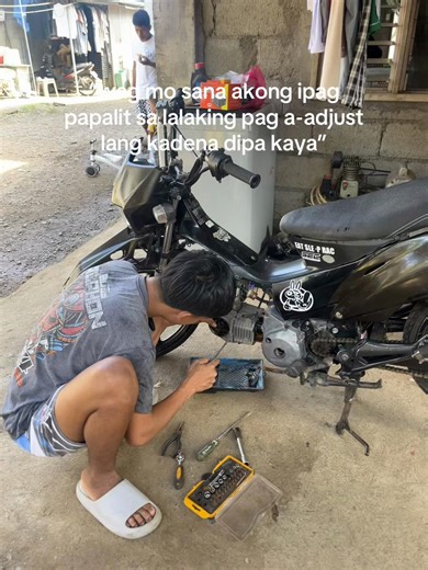 Funny Mechanic Moments in Pit Bike Racing