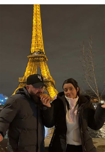 🥐🤭 #paris #eiffeltower #croissant