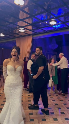 Mary & Nicholas wedding ✨ live wedding painting by award winning artist Mina Lee #weddingpainter