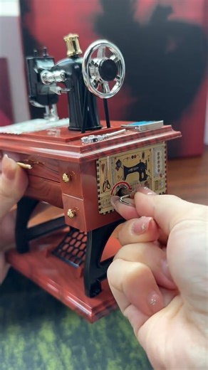 ✨This little vintage sewing machine music box is precious. Every tiny detail is adorable, the treadle moves, it plays music, and it looks like something from grandma’s sewing room. Perfect gift for anyone who loves sewing, quilting, crafting, or anything vintage cozy.🎁 https://waresluck.com/products/music-box | WaresluckGift Toys