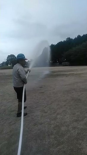 易操作性1号消火栓からの放水試験（ホース先端のノズルまでの通水からノズル操作による棒状放水・霧状放水・放水停止）～小林消防設備 福岡県豊前市 全類消防設備士 第二種電気工事士 経営学修士～