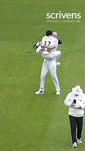 ‘Like a koala hugging a tree trunk’ 🐻#youbears #cricket #bromance #love | Warwickshire County Cricket Club