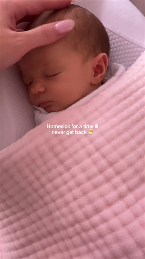 Missing the newborn bubble so much 🥺 she was sooooo little & such a good sleeper 😢 #newborn #babylove #babiesoftiktok #babygirl #cutebaby