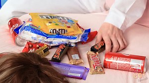 CÓMO COLAR COMIDA AL HOSPITAL || Ideas asombrosas para esconder comida por 123 GO! | 123 GO Spanish