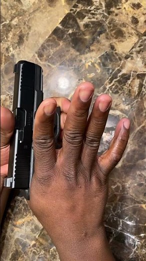 HOW TO HOLD A PISTOL (GLOCK)