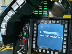 F-16飞行模拟器仪表板掌控！精准操作体验飞行乐趣