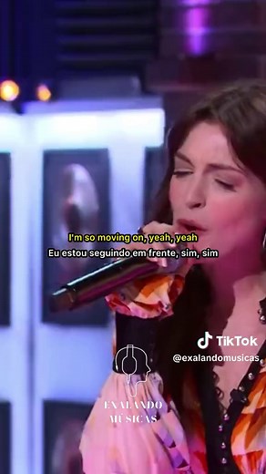 The Power of Music: Anne Hathaway and Kelly Clarkson Perform 'Since U Been Gone'